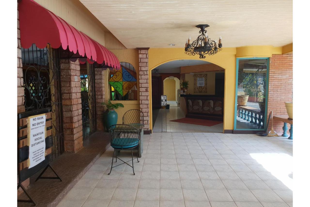 Oyo 631 Saltimboca Tourist In Bacolod Exterior photo